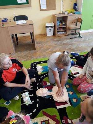 Grafika #4: Zajęcia z pierwszej pomocy w klasie II