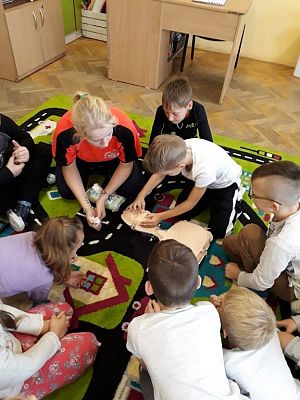 Grafika #8: Zajęcia z pierwszej pomocy w klasie II