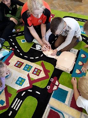 Grafika #10: Zajęcia z pierwszej pomocy w klasie II