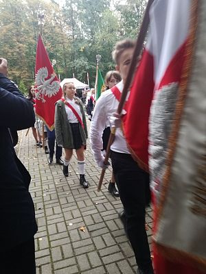 Grafika #4: Uroczystość patriotyczno – religijna ku czci pomordowanych więźniów KL Stutthof