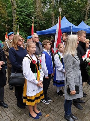 Grafika #10: Uroczystość patriotyczno – religijna ku czci pomordowanych więźniów KL Stutthof