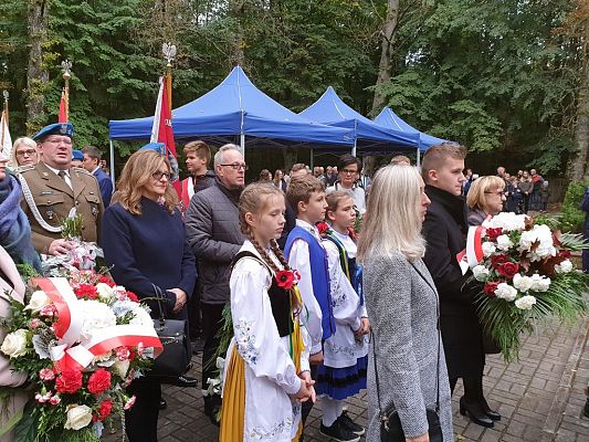 Grafika #11: Uroczystość patriotyczno – religijna ku czci pomordowanych więźniów KL Stutthof