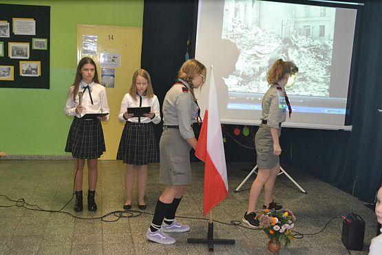 Grafika #2: NIGDY WIĘCEJ WOJNY