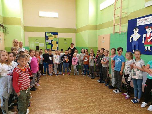 Grafika #1: Pierwszy apel dla uczniów klas młodszych