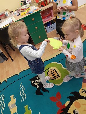 Grafika #1: Dzień kropki w przedszkolu