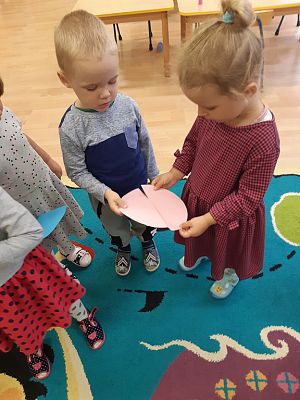 Grafika #3: Dzień kropki w przedszkolu