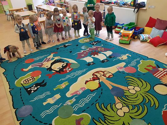 Grafika #7: Dzień kropki w przedszkolu