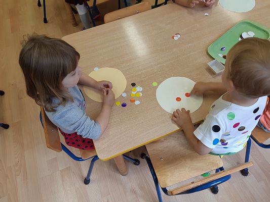 Grafika #9: Dzień kropki w przedszkolu