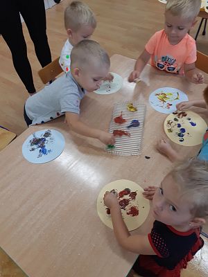 Grafika #15: Dzień kropki w przedszkolu