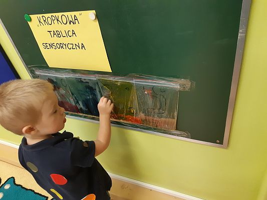 Grafika #17: Dzień kropki w przedszkolu