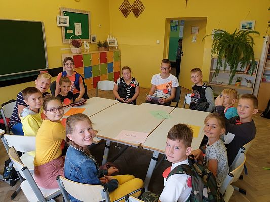 Grafika #7: Międzynarodowy Dzień Kropki – święto kreatywności, odwagi i zabawy.