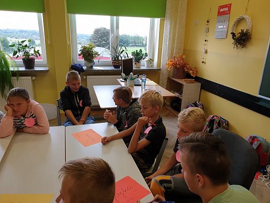 Grafika #9: Międzynarodowy Dzień Kropki – święto kreatywności, odwagi i zabawy.