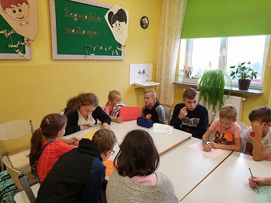 Grafika #10: Międzynarodowy Dzień Kropki – święto kreatywności, odwagi i zabawy.