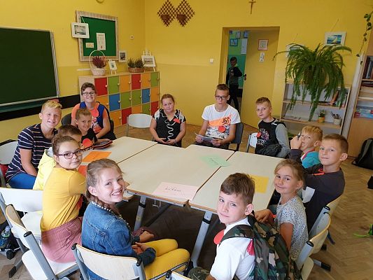 Grafika #13: Międzynarodowy Dzień Kropki – święto kreatywności, odwagi i zabawy.