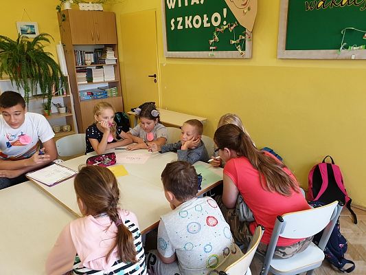 Grafika #17: Międzynarodowy Dzień Kropki – święto kreatywności, odwagi i zabawy.