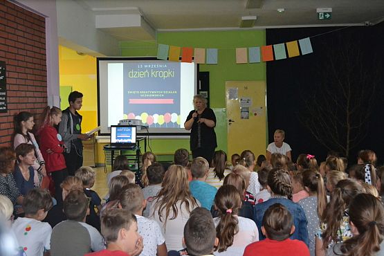 Grafika #0: Międzynarodowy Dzień Kropki – święto kreatywności, odwagi i zabawy.