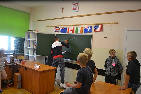 Grafika #25: Międzynarodowy Dzień Kropki – święto kreatywności, odwagi i zabawy.