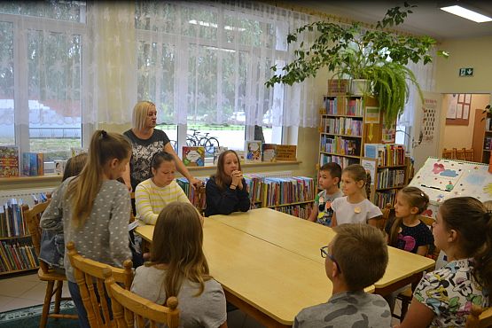 Grafika #28: Międzynarodowy Dzień Kropki – święto kreatywności, odwagi i zabawy.