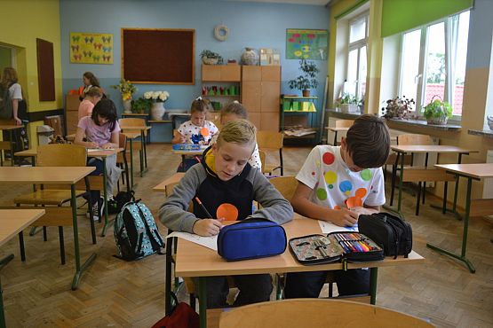 Grafika #31: Międzynarodowy Dzień Kropki – święto kreatywności, odwagi i zabawy.