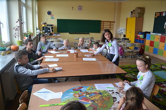 Grafika #34: Międzynarodowy Dzień Kropki – święto kreatywności, odwagi i zabawy.