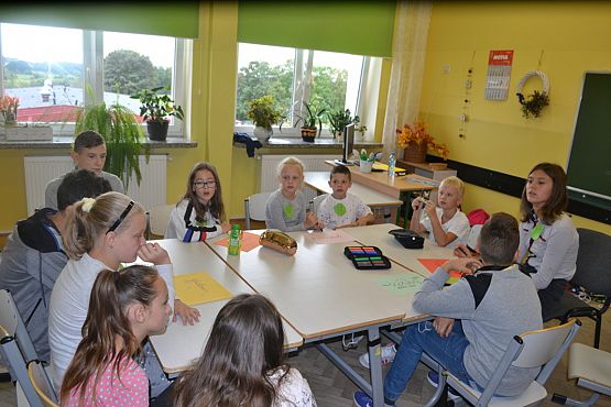 Grafika #36: Międzynarodowy Dzień Kropki – święto kreatywności, odwagi i zabawy.