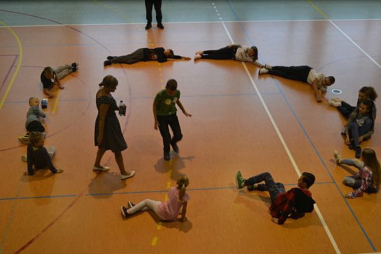 Grafika #40: Międzynarodowy Dzień Kropki – święto kreatywności, odwagi i zabawy.