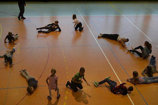 Grafika #42: Międzynarodowy Dzień Kropki – święto kreatywności, odwagi i zabawy.