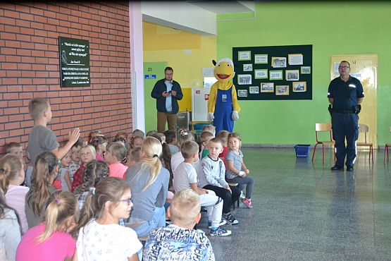 Grafika #2: MRÓWKA I POLICJA W PRZEDSZKOLU – bezpieczeństwo w ruchu drogowym