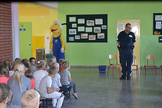 Grafika #5: MRÓWKA I POLICJA W PRZEDSZKOLU – bezpieczeństwo w ruchu drogowym
