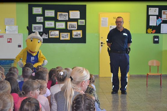 Grafika #7: MRÓWKA I POLICJA W PRZEDSZKOLU – bezpieczeństwo w ruchu drogowym