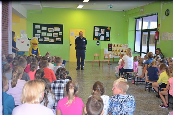 Grafika #9: MRÓWKA I POLICJA W PRZEDSZKOLU – bezpieczeństwo w ruchu drogowym