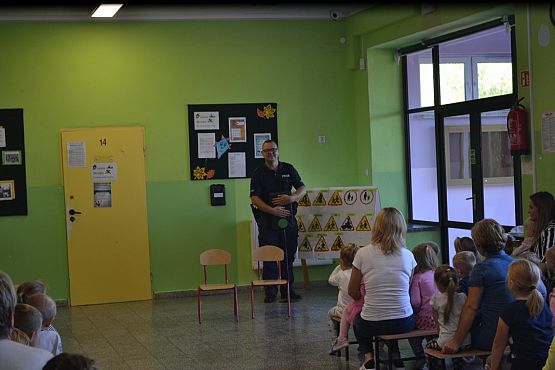 Grafika #13: MRÓWKA I POLICJA W PRZEDSZKOLU – bezpieczeństwo w ruchu drogowym