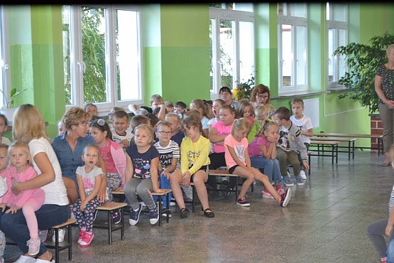 Grafika #29: MRÓWKA I POLICJA W PRZEDSZKOLU – bezpieczeństwo w ruchu drogowym