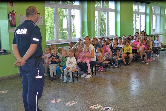 Grafika #30: MRÓWKA I POLICJA W PRZEDSZKOLU – bezpieczeństwo w ruchu drogowym