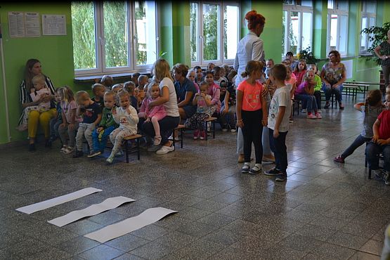 Grafika #37: MRÓWKA I POLICJA W PRZEDSZKOLU – bezpieczeństwo w ruchu drogowym