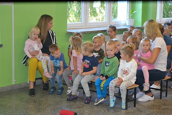 Grafika #47: MRÓWKA I POLICJA W PRZEDSZKOLU – bezpieczeństwo w ruchu drogowym