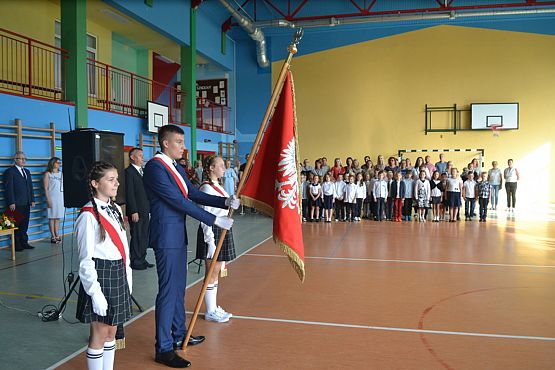 Grafika #3: Uroczyste rozpoczęcie roku szkolnego 2019/2020