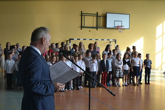 Grafika #4: Uroczyste rozpoczęcie roku szkolnego 2019/2020