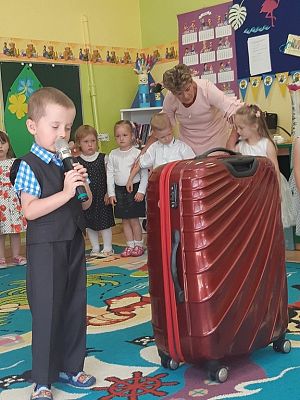 Grafika #7: ,,Bo wakacji nadszedł czas()"