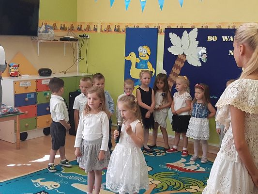 Grafika #8: ,,Bo wakacji nadszedł czas()"