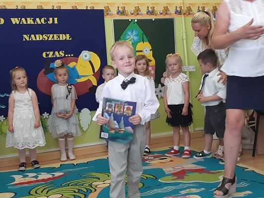 Grafika #11: ,,Bo wakacji nadszedł czas()"