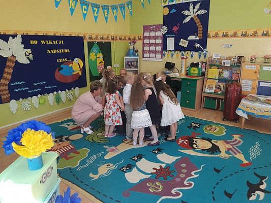 Grafika #22: ,,Bo wakacji nadszedł czas()"