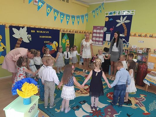 Grafika #33: ,,Bo wakacji nadszedł czas()"