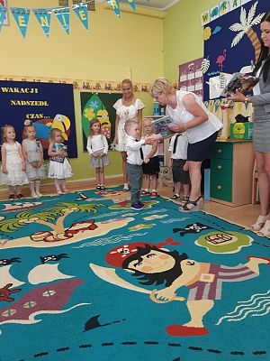 Grafika #34: ,,Bo wakacji nadszedł czas()"