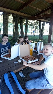 Grafika #0: Pożegnania nadszedł czas