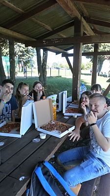 Grafika #1: Pożegnania nadszedł czas