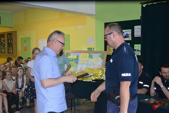 Grafika #4: Uroczyste podziękowanie policjantom z Komendy Powiatowej Policji w Lęborku