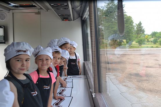 Grafika #2: Czekoladowy Autobus