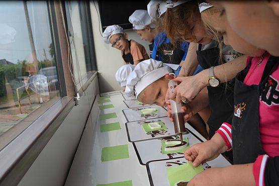 Grafika #5: Czekoladowy Autobus