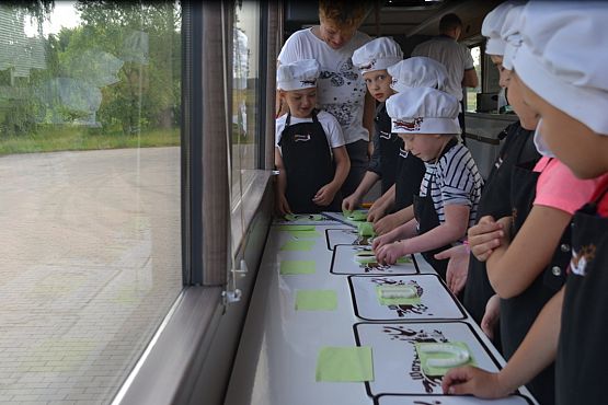 Grafika #6: Czekoladowy Autobus